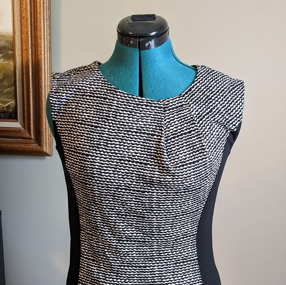 Loft Back and White Business Casual Dress - SP - Picture 4 of 10